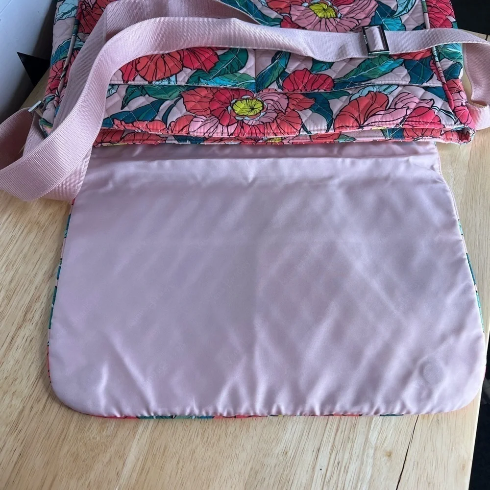 Vera Bradley Messenger Bag Vintage Floral with padded Laptop Compartment